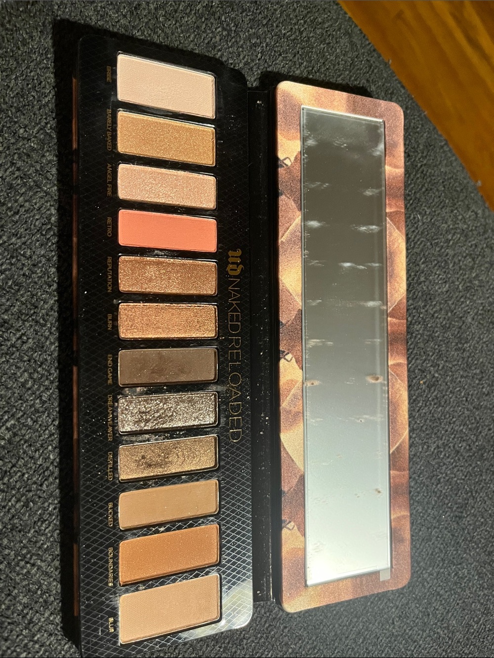 Urban Decay Eyeshadow Preloaded Palette – Rose Gold & Bronze Artwork - Picture 2 of 3